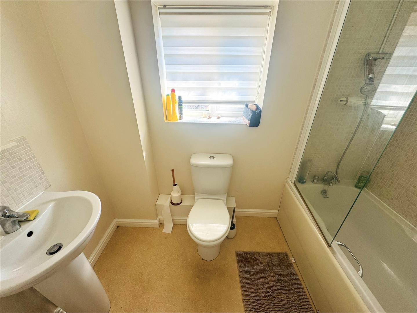 Clos Bryn Haul, Llwynhendy, Llanelli, SA14 9DZ